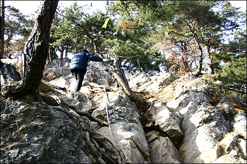 삼악산 의암댐매표소에서 오르는 길은  이름 그대로 '깔딱고개'였습니다. 